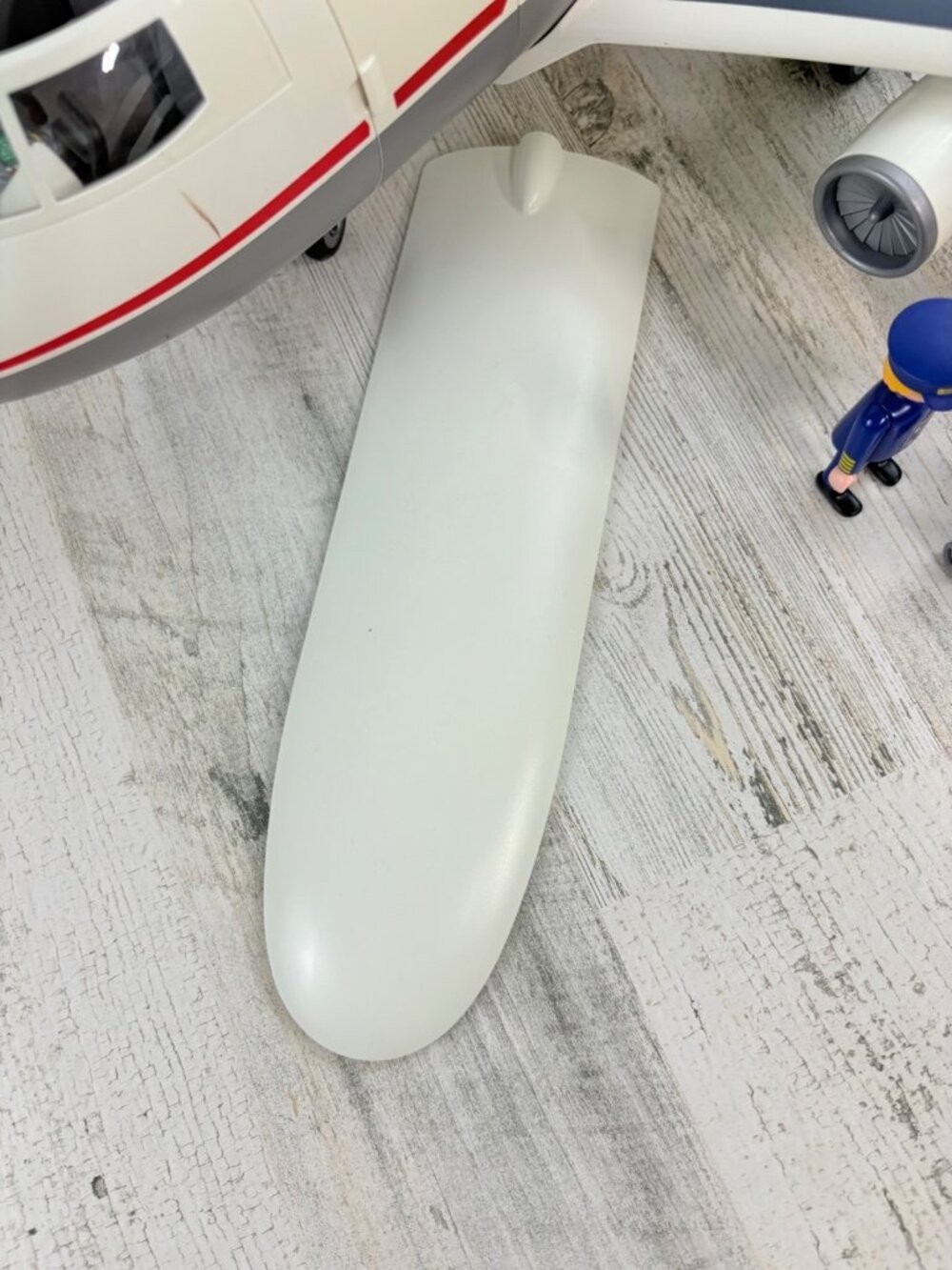 Playmobil 4310 Pacific Airlines Cargo Air Plane with Pilot and Flight Attendant - Picture 13 of 16